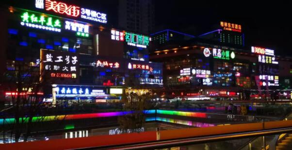 南京市清理违规LED显示屏 净化城市视觉环境