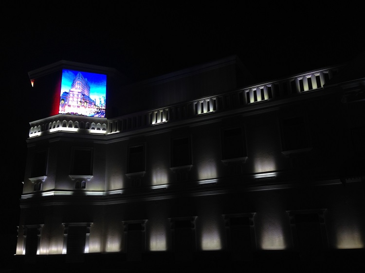 柬埔寨金边俱乐部P10户外广告LED显示屏47㎡ 夜晚