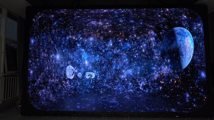 深圳职业技术大学LED CAVE-R沉浸式大屏
